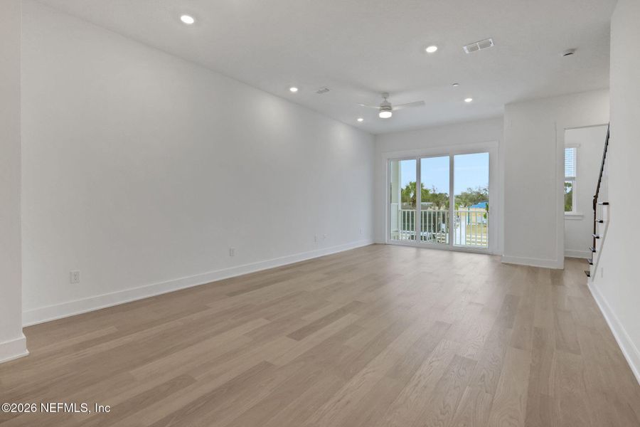 Spacious, unfurnished interior of a new home in , Jacksonville Beach (Image 37).