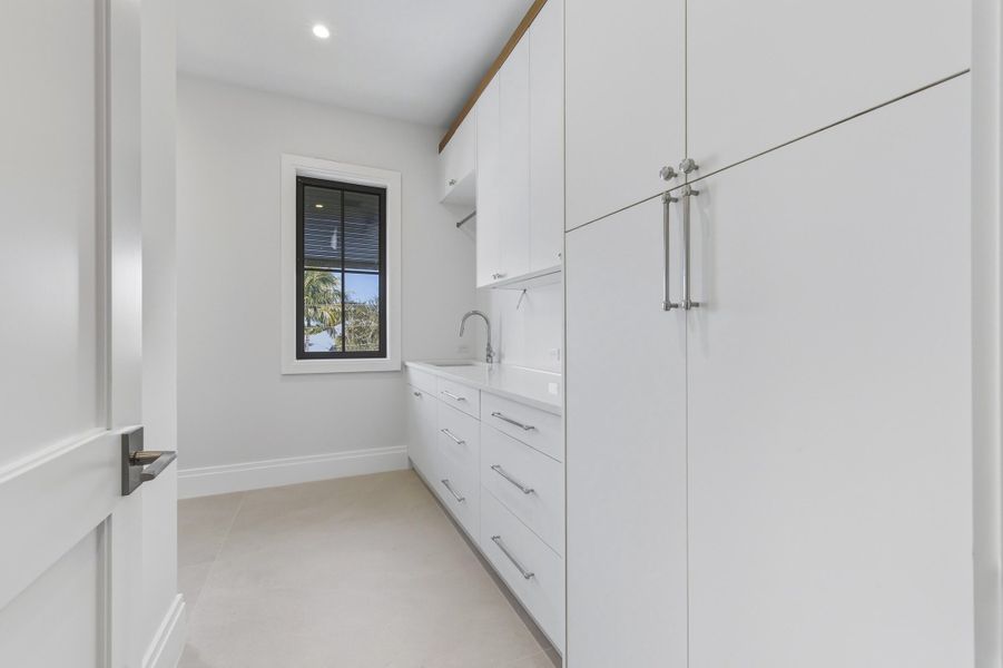 LAUNDRY ROOM - 2ND FLOOR