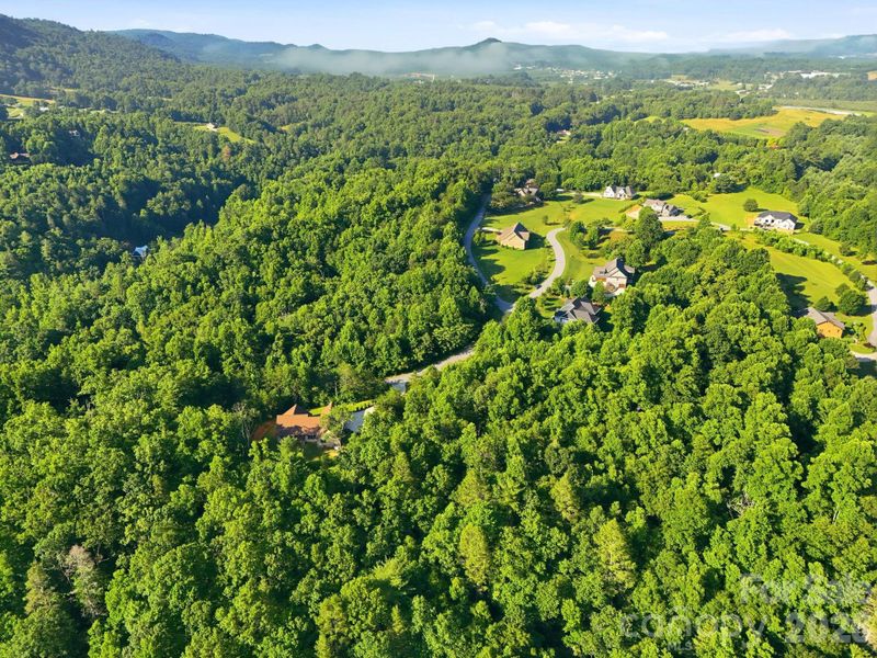 Natural landscape and outdoor views near in Hendersonville (Image 16). Natural landscape and outdoor views near in Hendersonville (Image 16).