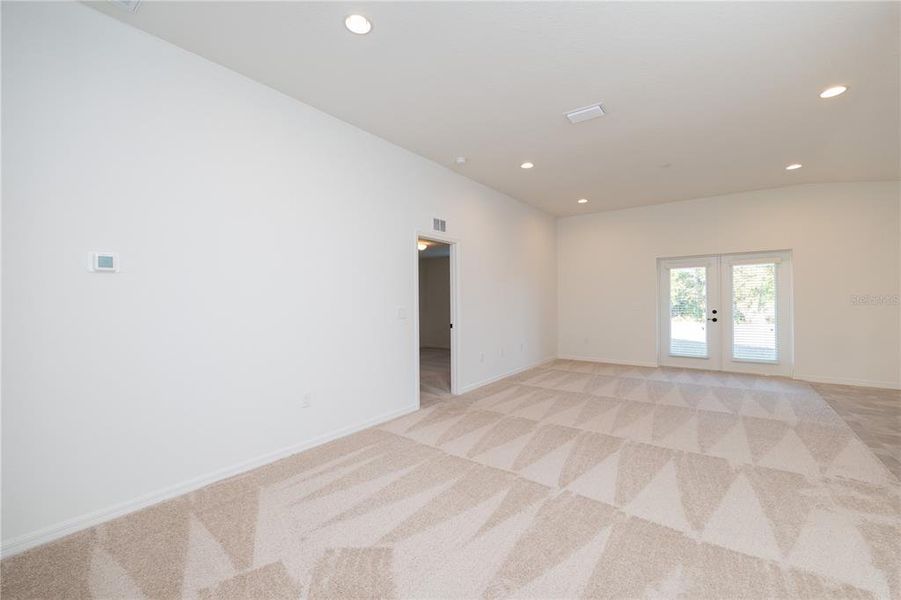 Spacious, unfurnished interior of a new home in , Lake Wales (Image 11).