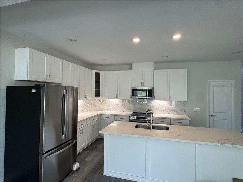 kitchen have SS applainces