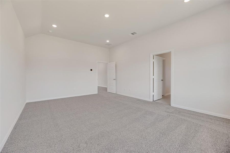 Spacious, unfurnished interior of a new home in Valencia On The Lake, Little Elm (Image 34).