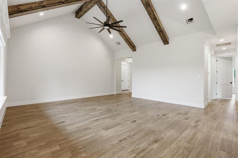 Spacious, unfurnished interior of a new home in , Granbury (Image 31).