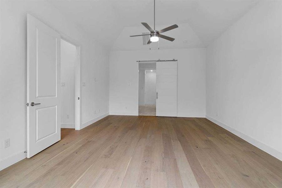 Spacious, unfurnished interior of a new home in Saddle Star Estates, Rockwall (Image 16).