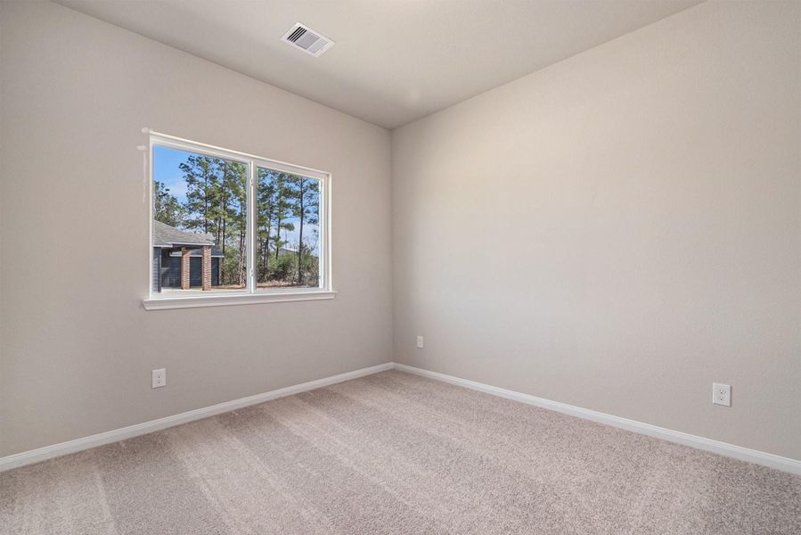 Image 17 of a home in Oakwood Ranch.