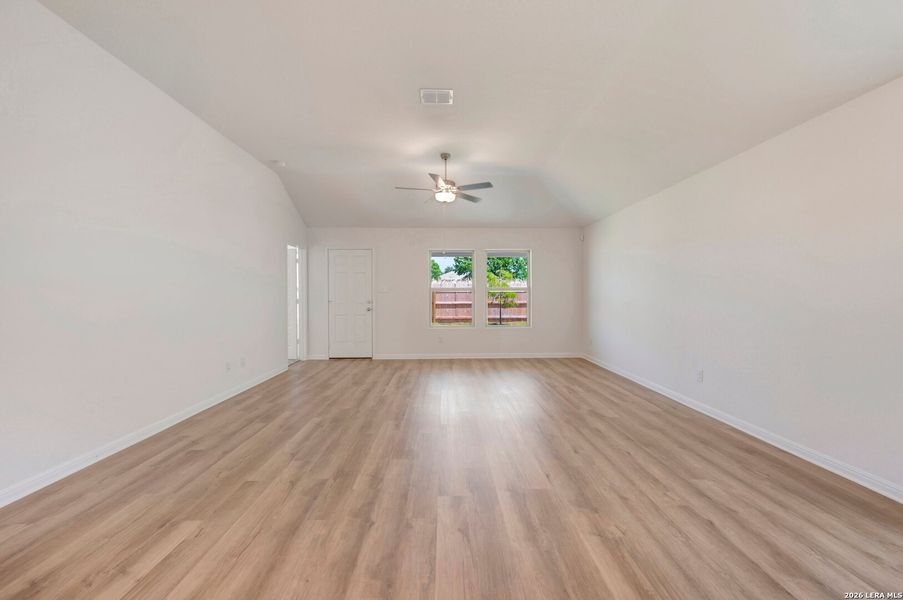 Spacious, unfurnished interior of a new home in Verano Farms, Von Ormy (Image 20). Spacious, unfurnished interior of a new home in Verano Farms, Von Ormy (Image 20).