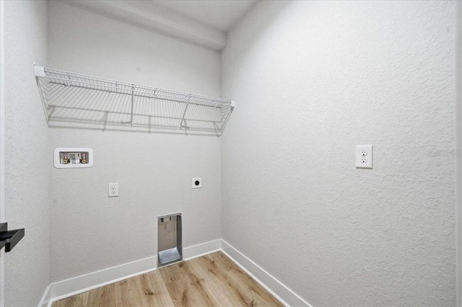 Spacious, unfurnished interior of a new home in , Weeki Wachee (Image 21).