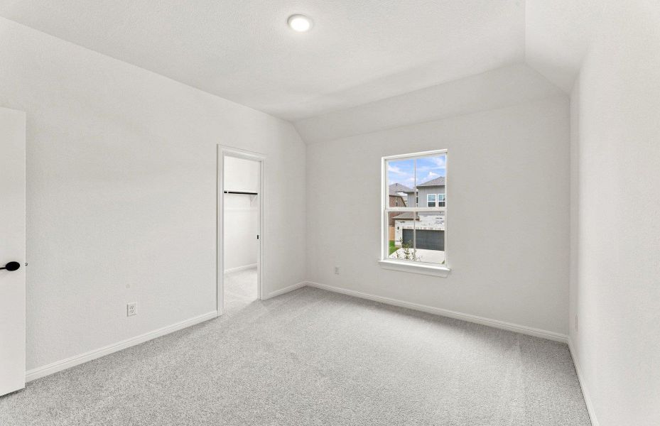 Spacious, unfurnished interior of a new home in Bluffview Reserve, Leander (Image 22).
