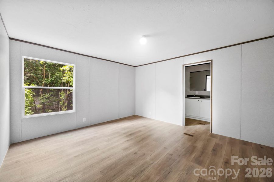 Spacious, unfurnished interior of a new home in , Kings Mountain (Image 25).