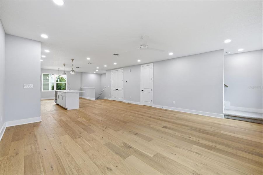 Spacious, unfurnished interior of a new home in , Tampa (Image 29).