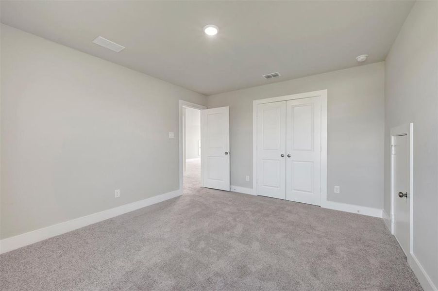 Spacious, unfurnished interior of a new home in Lily Creek at Sutton Fields, Aubrey (Image 34).