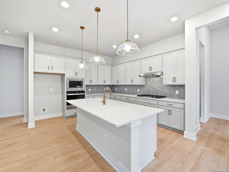 Furnished interior view inside a new home in Cibolo Crossing, Universal City (Image 7).