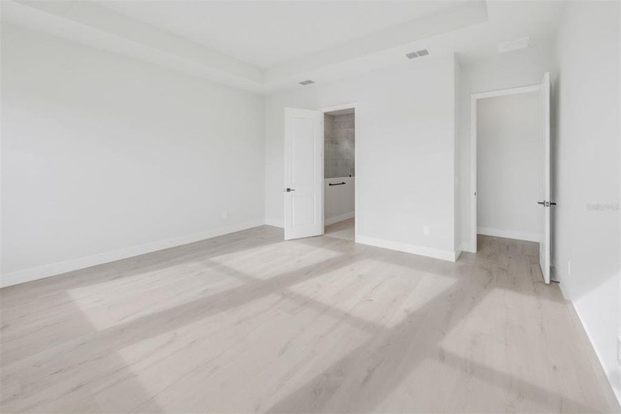 Spacious, unfurnished interior of a new home in Lakeview Crossing – Classic Series, Sarasota (Image 13).