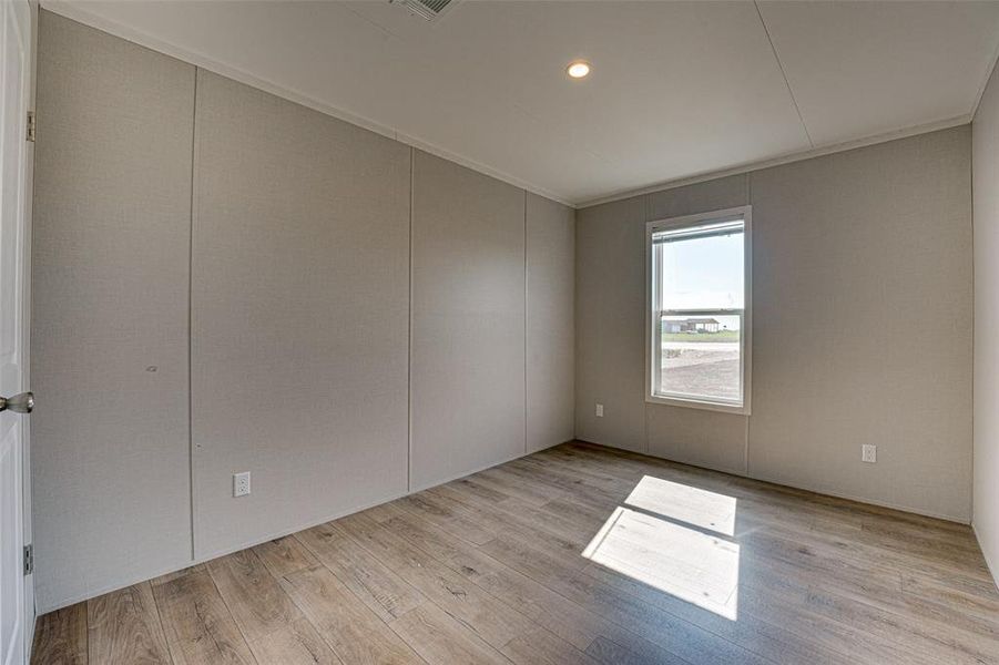 Spacious, unfurnished interior of a new home in , Ferris (Image 22).