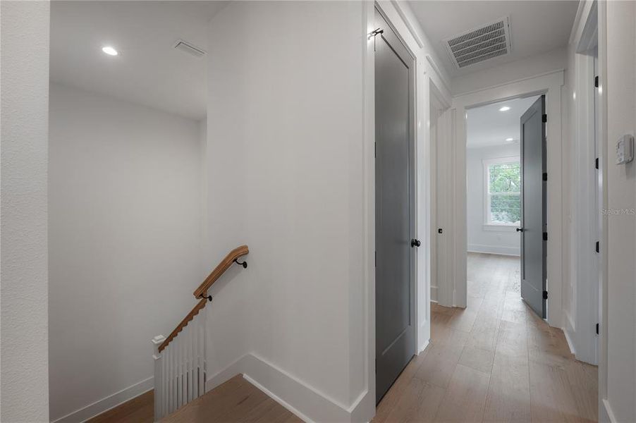 Spacious, unfurnished interior of a new home in , Tampa (Image 36).