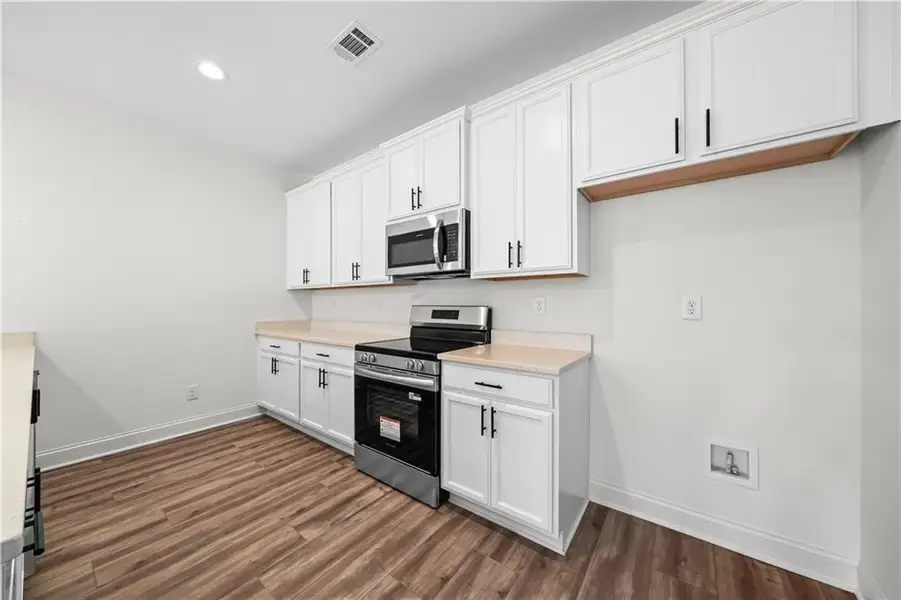 Furnished interior view inside a new home in , Dallas (Image 5).