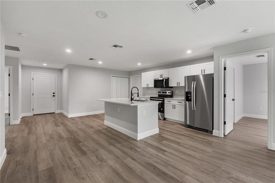 Spacious, unfurnished interior of a new home in , Orange City (Image 12).