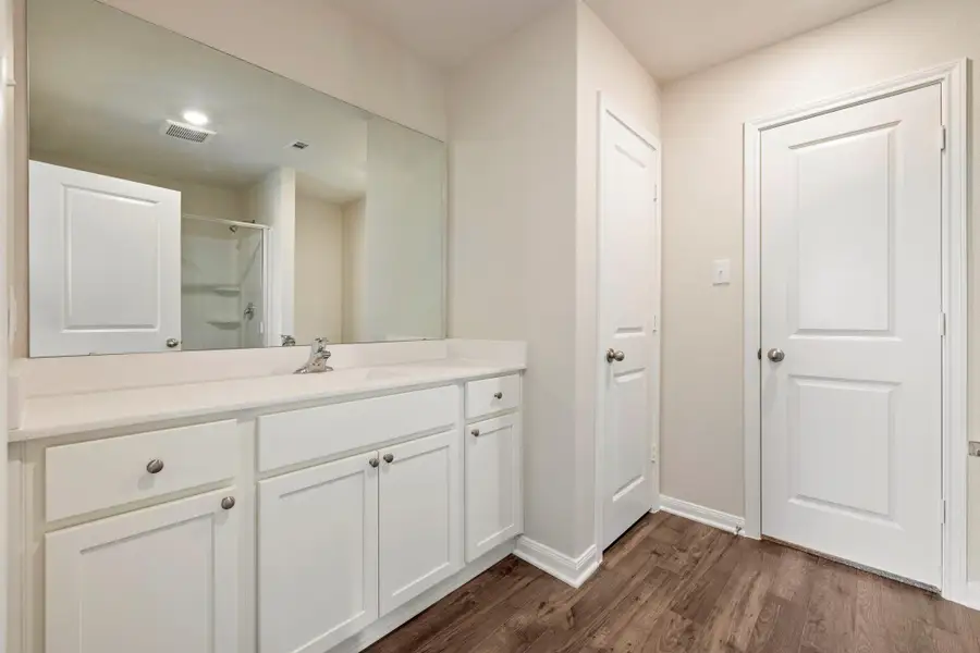Furnished interior view inside a new home in Freeman Ranch, Katy (Image 5).