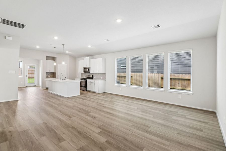 Spacious, unfurnished interior of a new home in Massey Oaks Village, Pearland (Image 19). Spacious, unfurnished interior of a new home in Massey Oaks Village, Pearland (Image 19).