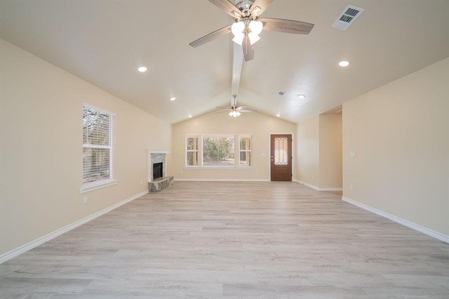 Spacious, unfurnished interior of a new home in , Mount Vernon (Image 15).