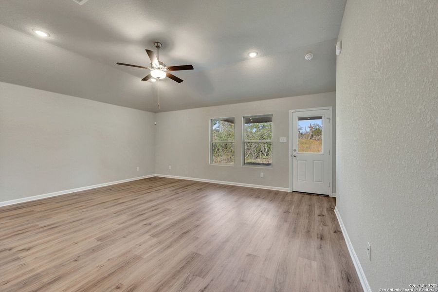 Spacious, unfurnished interior of a new home in Jordan's Ranch, San Antonio (Image 34). Spacious, unfurnished interior of a new home in Jordan's Ranch, San Antonio (Image 34).