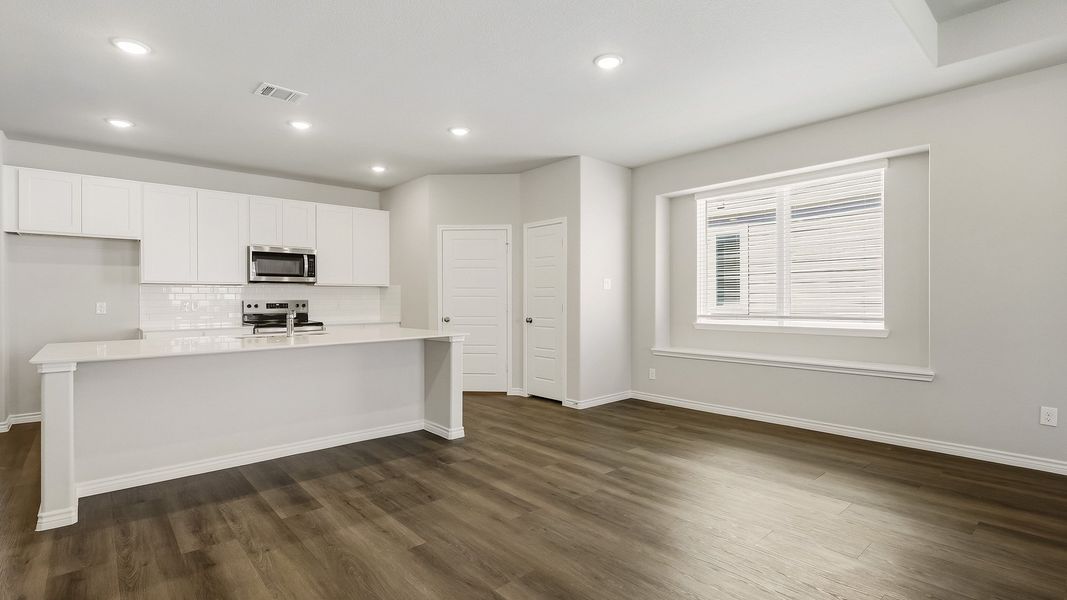 Dining room to kitchen
