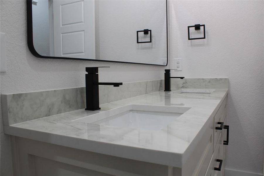 Main Bathroom Main Bathroom