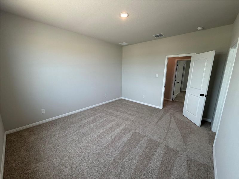 Spacious, unfurnished interior of a new home in Lariat, Liberty Hill (Image 18).