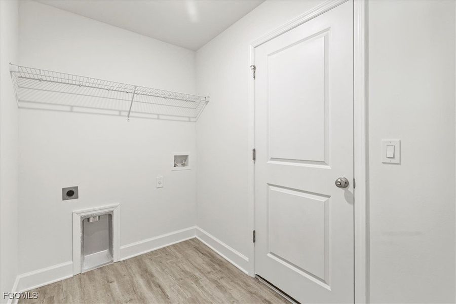 Spacious, unfurnished interior of a new home in Cape Coral, Cape Coral (Image 32).