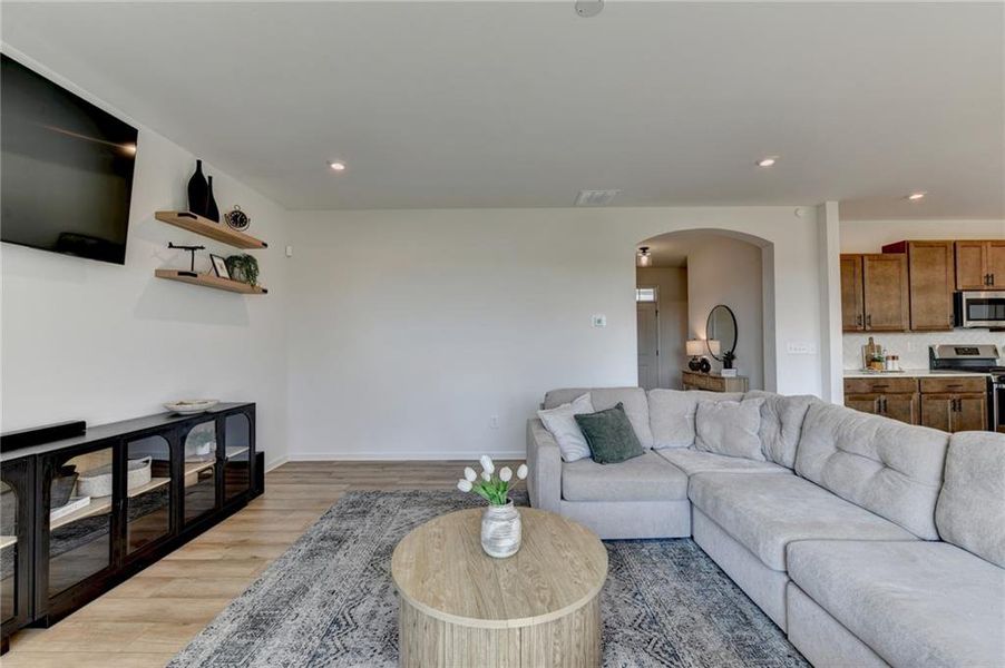 Furnished interior view inside a new home in Sweetbay Farm, Lawrenceville (Image 39).