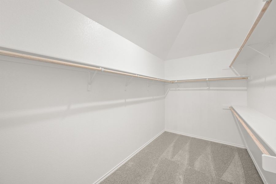 Spacious, unfurnished interior of a new home in Waterford Park, Weatherford (Image 24).