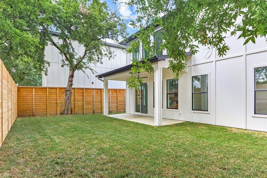 Exterior details and patio area of a home in , Dallas (Image 3).