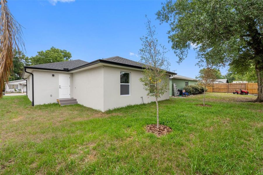 Exterior details and patio area of a home in , Tampa (Image 26).