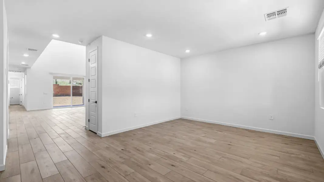 Representative unfurnished interior of a home built from the Phoenician by D.R. Horton in El Cidro, Goodyear (Image 20).