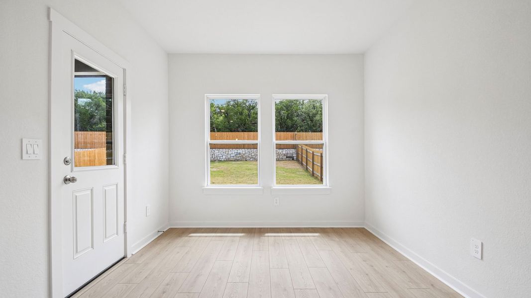 Spacious, unfurnished interior of a new home in Rosenbusch Ranch, Leander (Image 15).