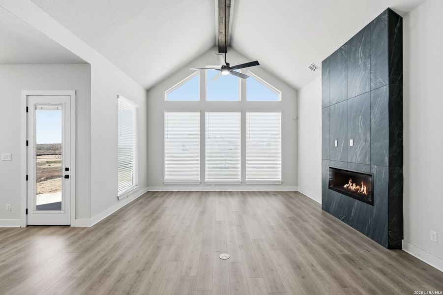 Spacious, unfurnished interior of a new home in Sienna Lakes, San Antonio (Image 28).