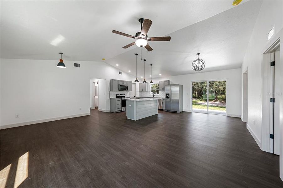 Spacious, unfurnished interior of a new home in , Arcadia (Image 16).