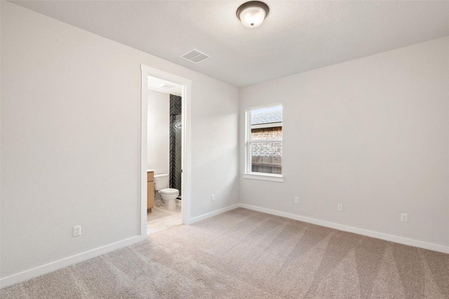 Spacious, unfurnished interior of a new home in Lariat, Liberty Hill (Image 32).