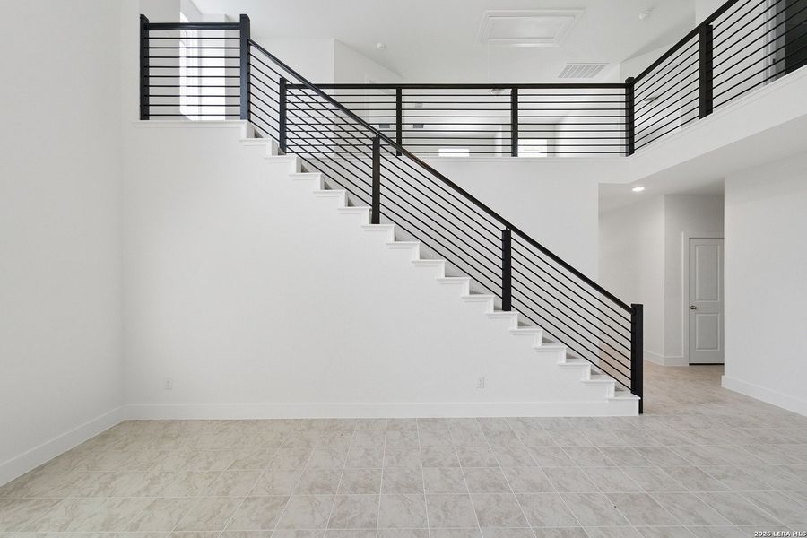 Spacious, unfurnished interior of a new home in Laurel Vistas, San Antonio (Image 29).
