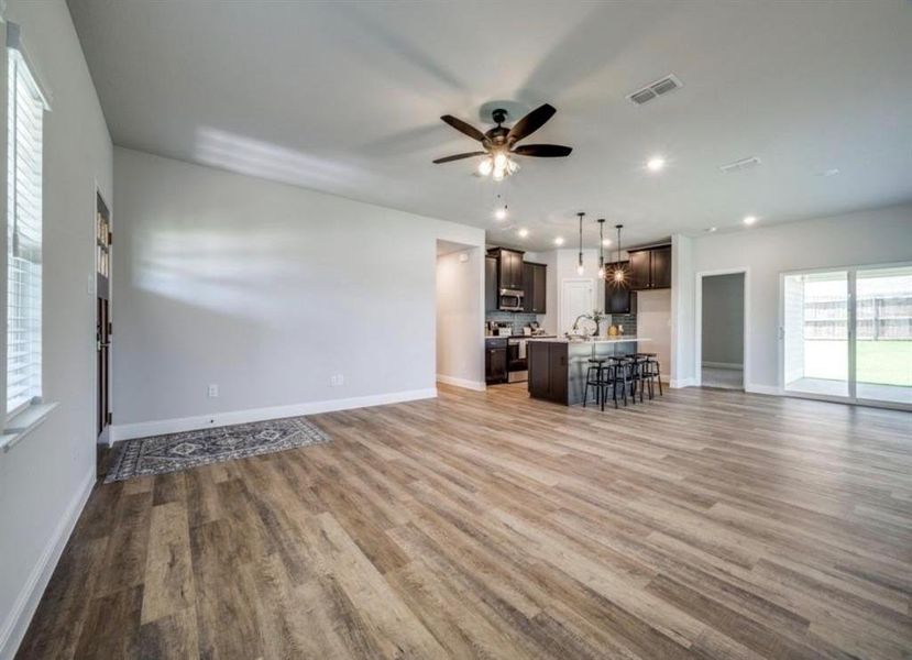 Spacious, unfurnished interior of a new home in , Sanger (Image 10).