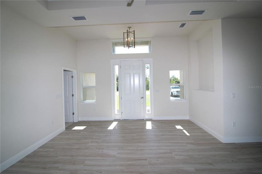 Spacious, unfurnished interior of a new home in , Port Charlotte (Image 17).