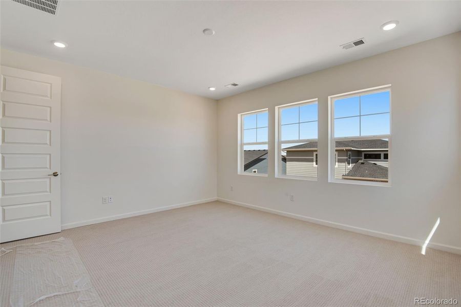 Spacious, unfurnished interior of a new home in Prelude at The Aurora Highlands, Aurora (Image 35).