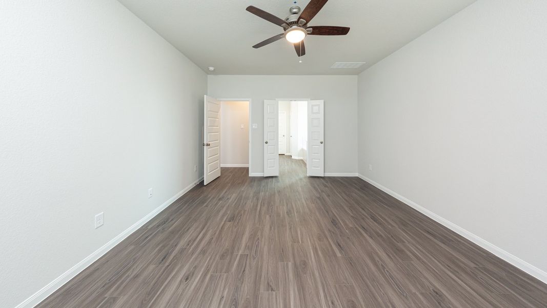 Representative unfurnished interior of a home built from the The Hawthorn by Legend Homes in Rocky Creek Crossing, Crowley (Image 21).