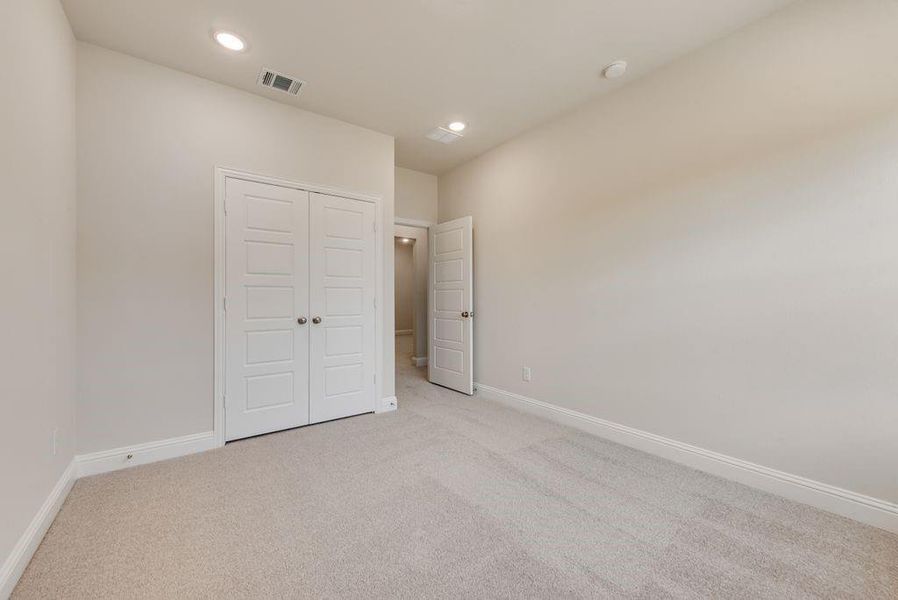 Spacious, unfurnished interior of a new home in Bayside, Rowlett (Image 31).