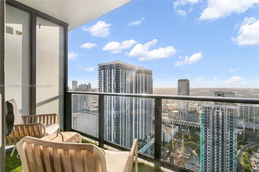 Condo located in Miami, FL showcasing its design and architecture (Image 4).