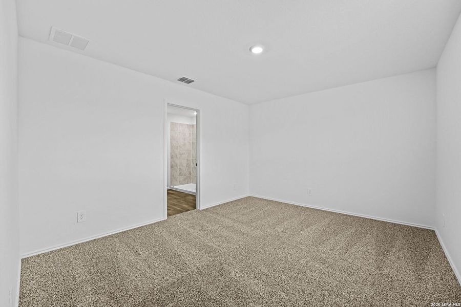 Spacious, unfurnished interior of a new home in Avenida, Converse (Image 16).