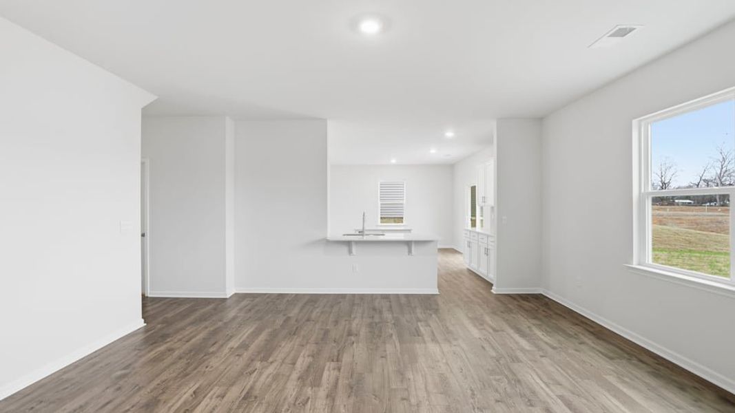 Spacious, unfurnished interior of a new home in Woodglen, Piedmont (Image 17).