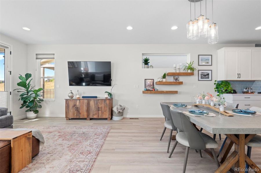 Plenty of bar top and dining eating space