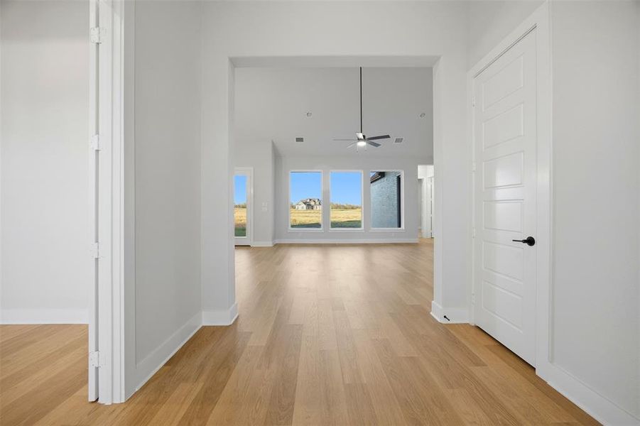 Spacious, unfurnished interior of a new home in Waterfall Ranch - 1 Acre Lots, Waxahachie (Image 15). Spacious, unfurnished interior of a new home in Waterfall Ranch - 1 Acre Lots, Waxahachie (Image 15).