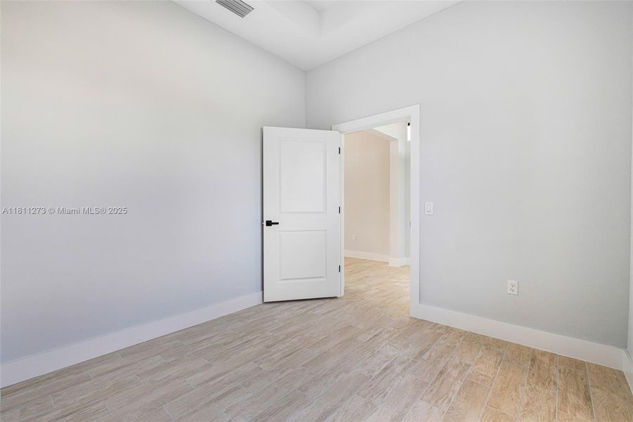 Spacious, unfurnished interior of a new home in , Lehigh Acres (Image 26).